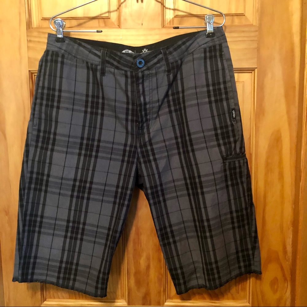 Mens Vans 100% Cotton Gray Black Plaid Frayed Hem Shorts 32